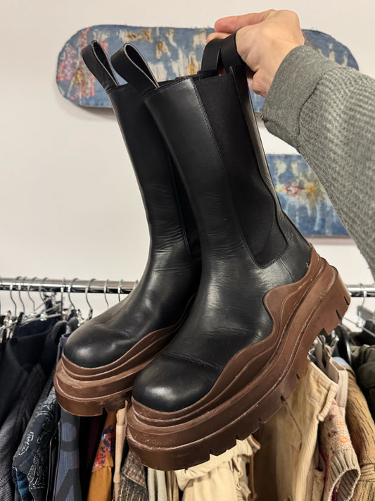 Bottega Veneta ‘Tire’ Brown/Black Leather Chelsea Boots
