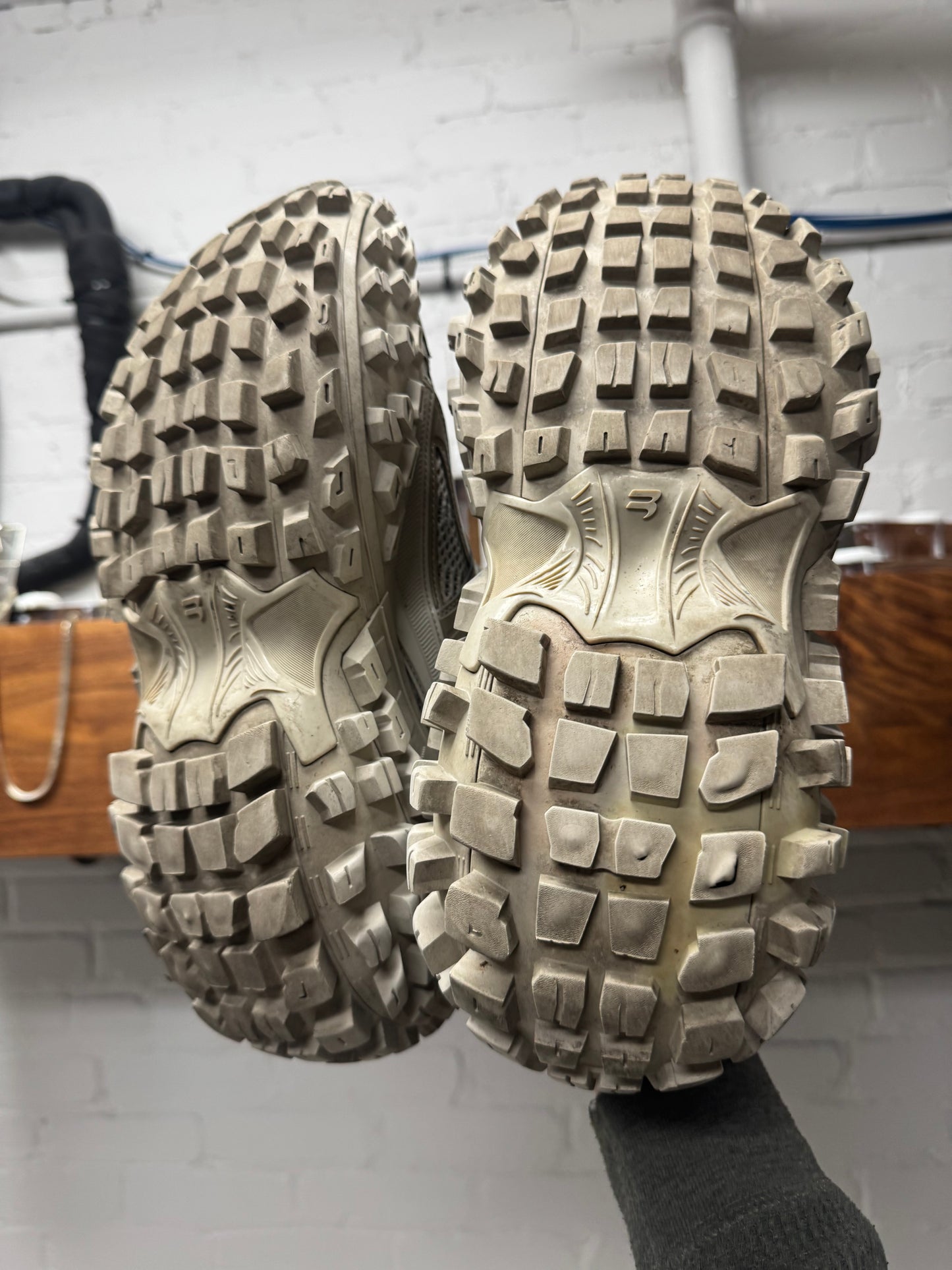 Balenciaga ‘Defender’ Tire Track Sole ‘Bounce’ Low Top Sneakers