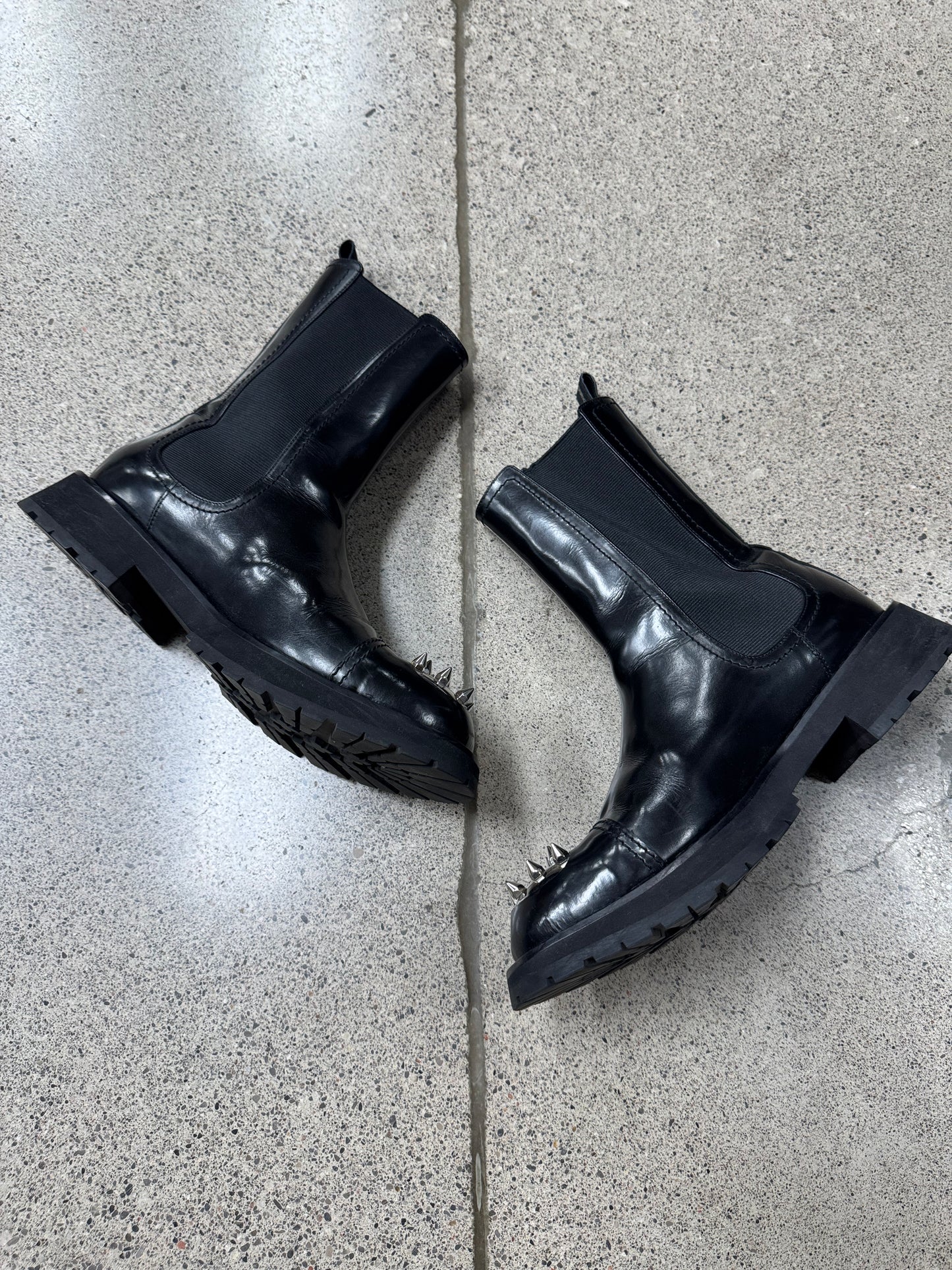 Alexander McQueen Studded Silver Toecap Leather Chelsea Boots