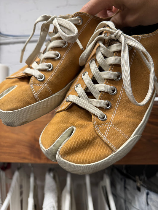 Maison Margiela ‘Tabi’ Low Top Split Toe Sneakers