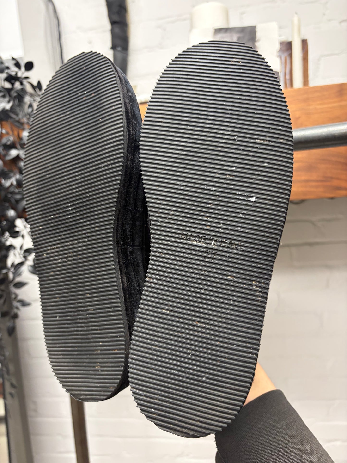 Ann Demeulemeester Black Crushed Velvet ‘Roccia’ Low Top Sneakers