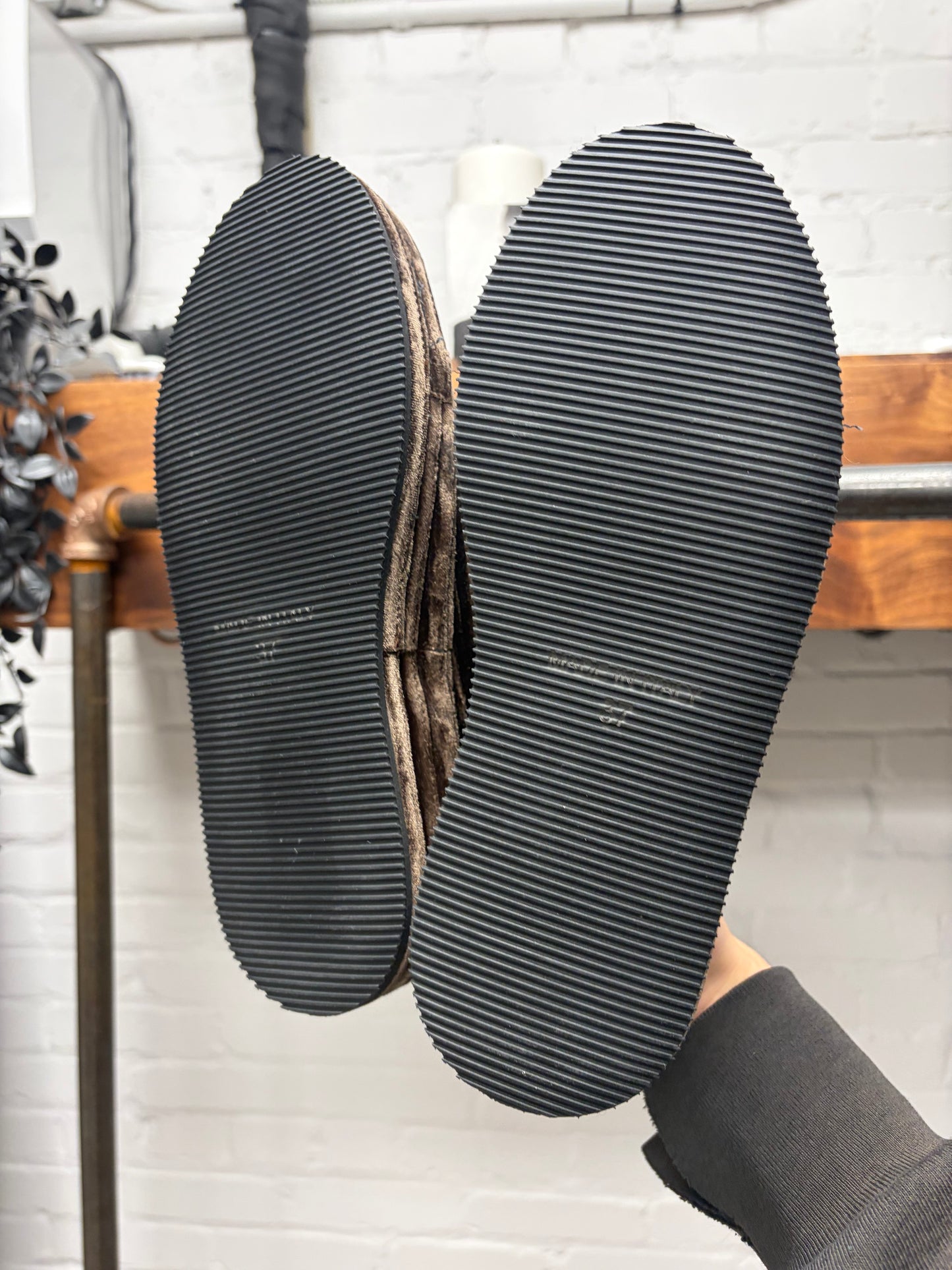 Ann Demeulemeester Brown Crushed Velvet ‘Roccia’ Low Top Sneakers