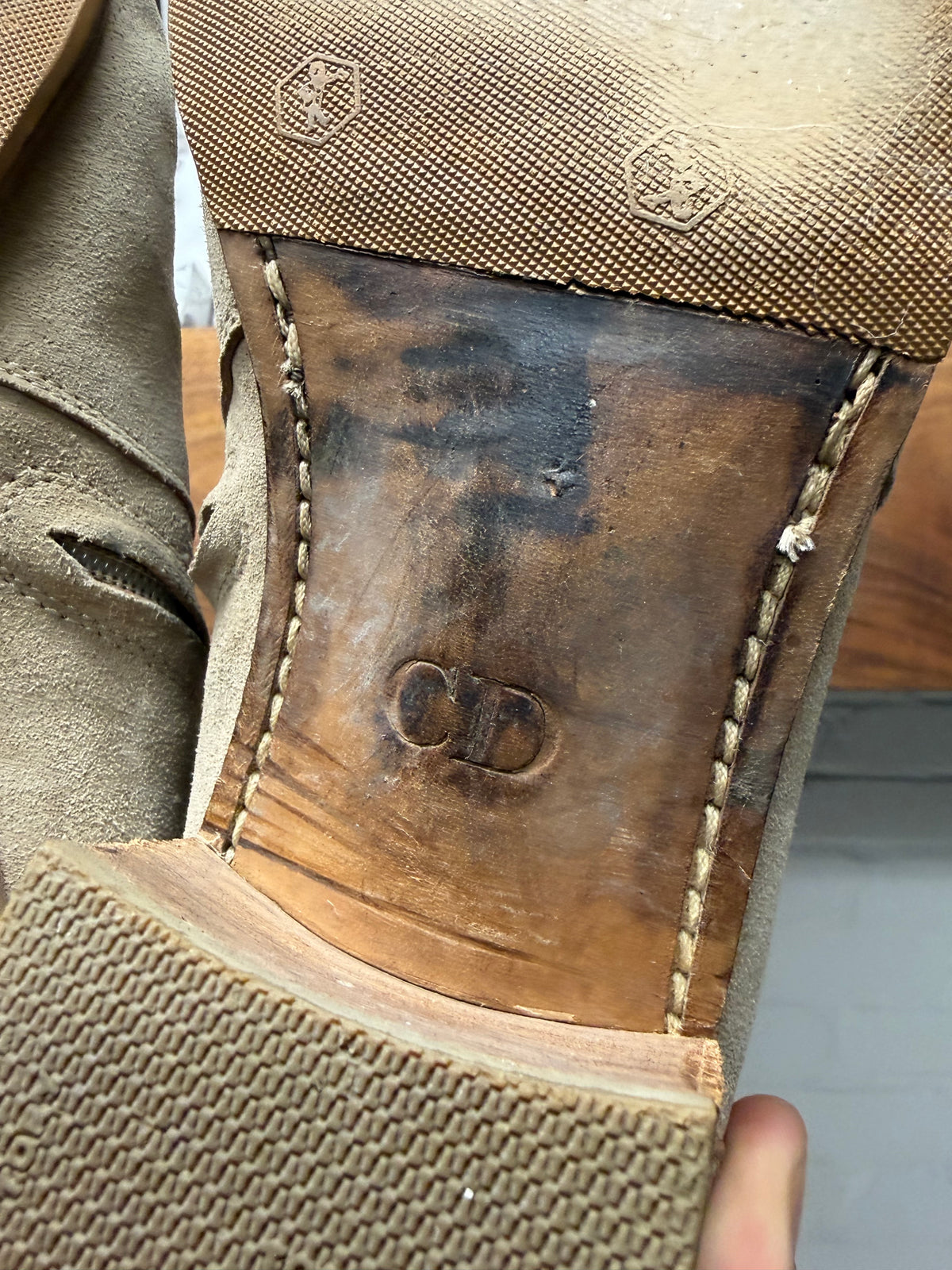 SS2005 Dior Homme Re-Edition Tan Suede Pointed Toe Chelsea
Boots