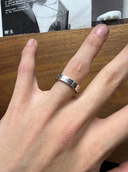Gucci ‘Ghost’ .925 Silver Engraved Monogram Spacer Ring