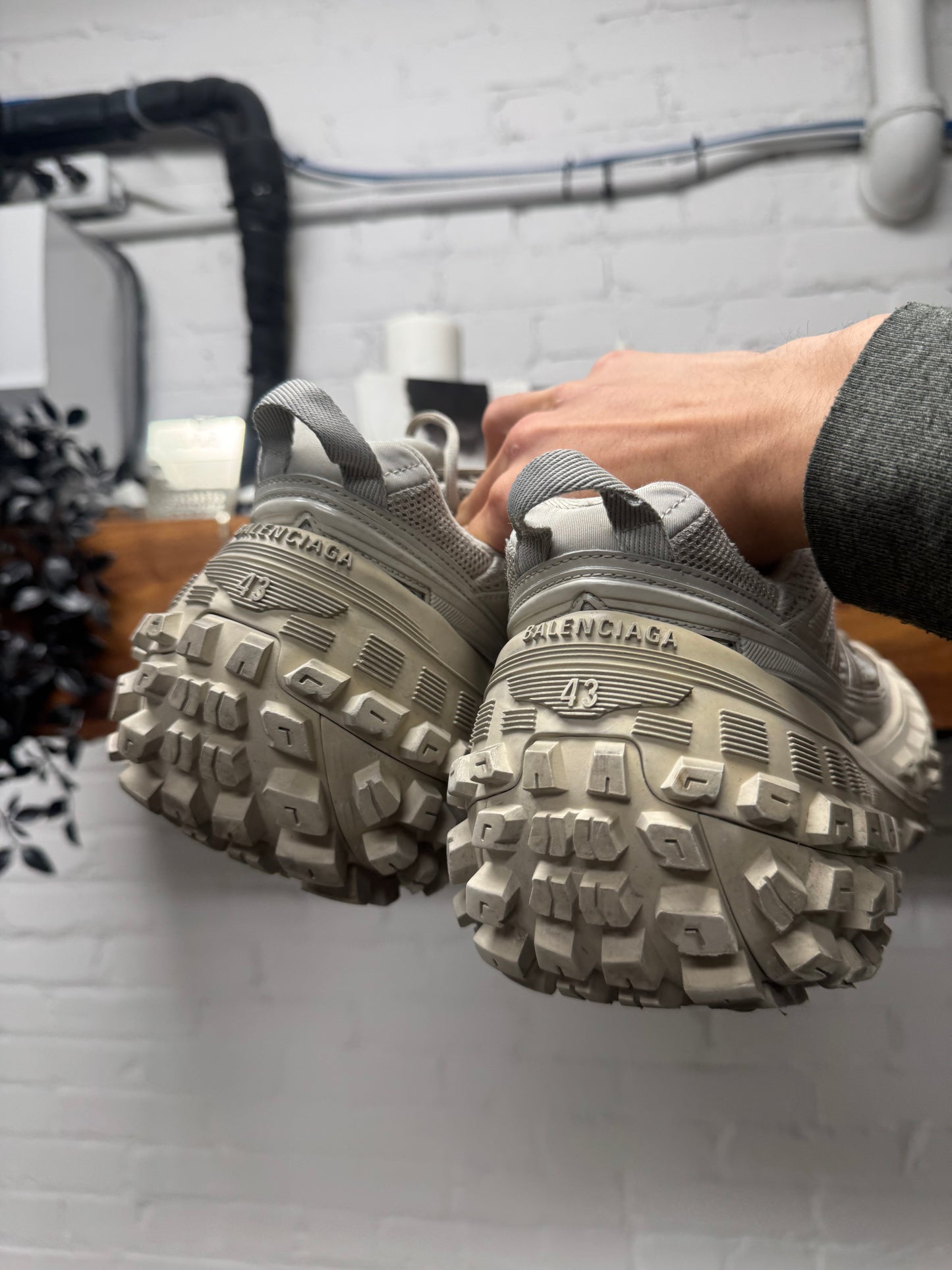 Balenciaga ‘Defender’ Tire Track Sole ‘Bounce’ Low Top Sneakers