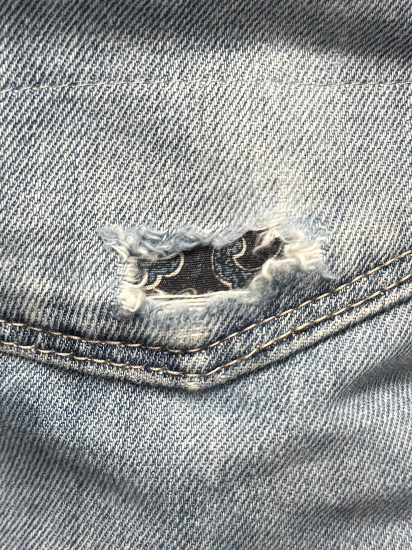 Vintage Gucci Light Wash Blue Distressed Skinny Jeans