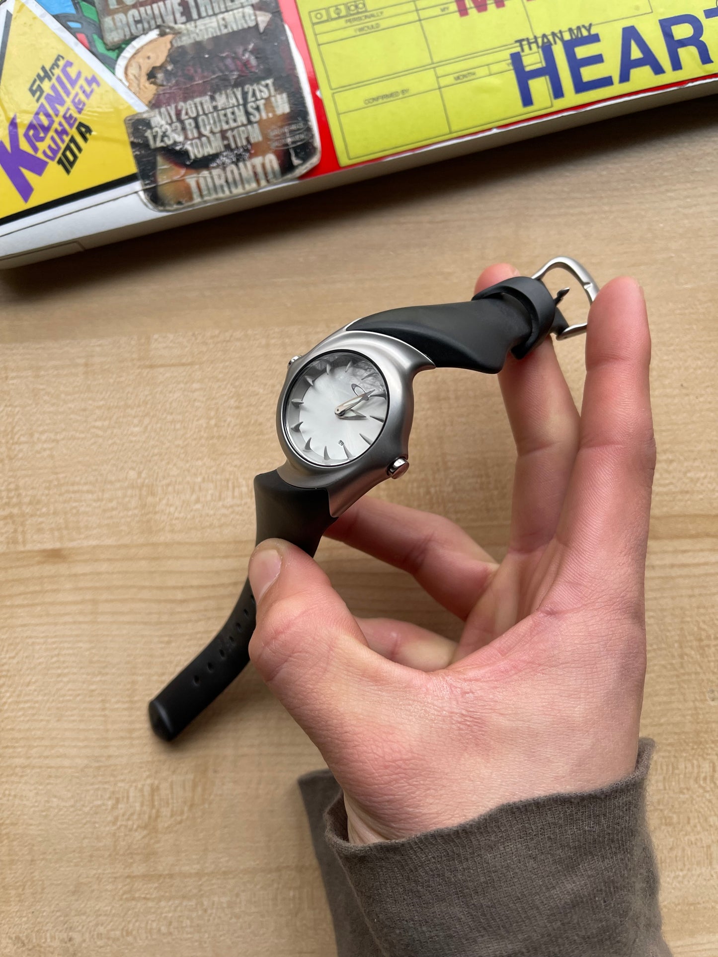 2001 Oakley Crush Silver/Black Glow In The Dark Watch