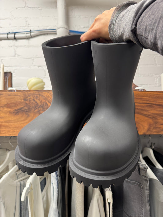 Balenciaga ‘Steriod’ Laceless Oversized Black Bootie