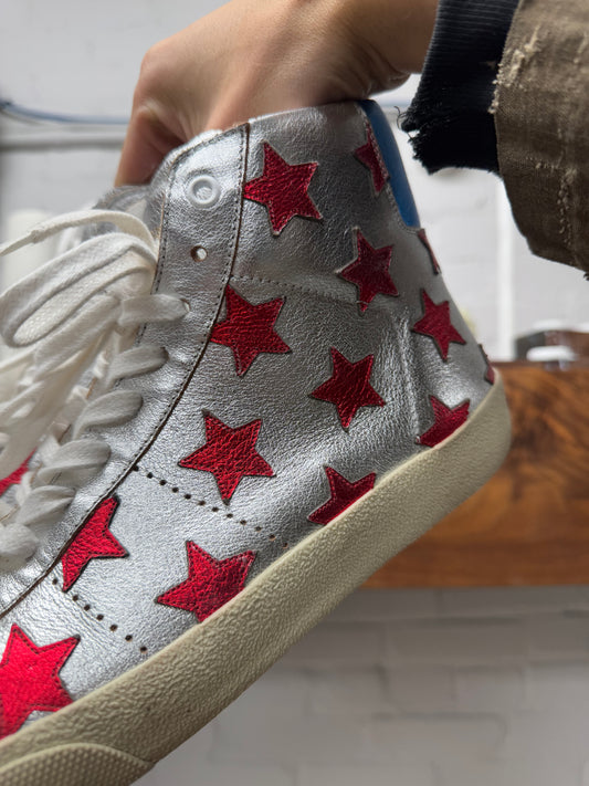 Saint Laurent SL/01 ‘Star Patch’ Leather High Top Sneakers