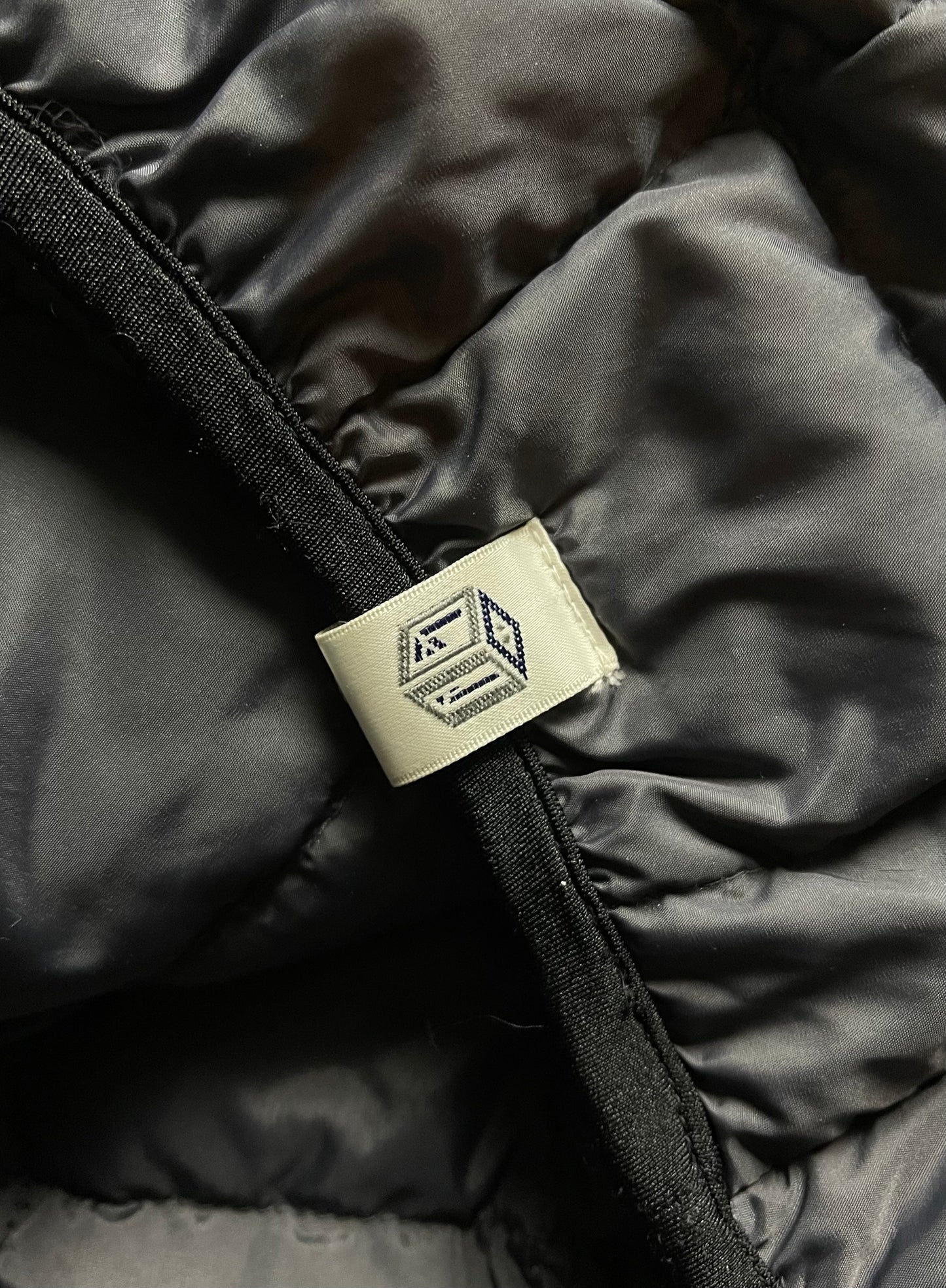 1999 General Research Style 557 Down Filled Puffer Sweatshirt