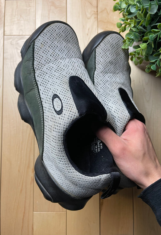 Oakley ‘Flesh’ Slate Grey Mesh Sneakers