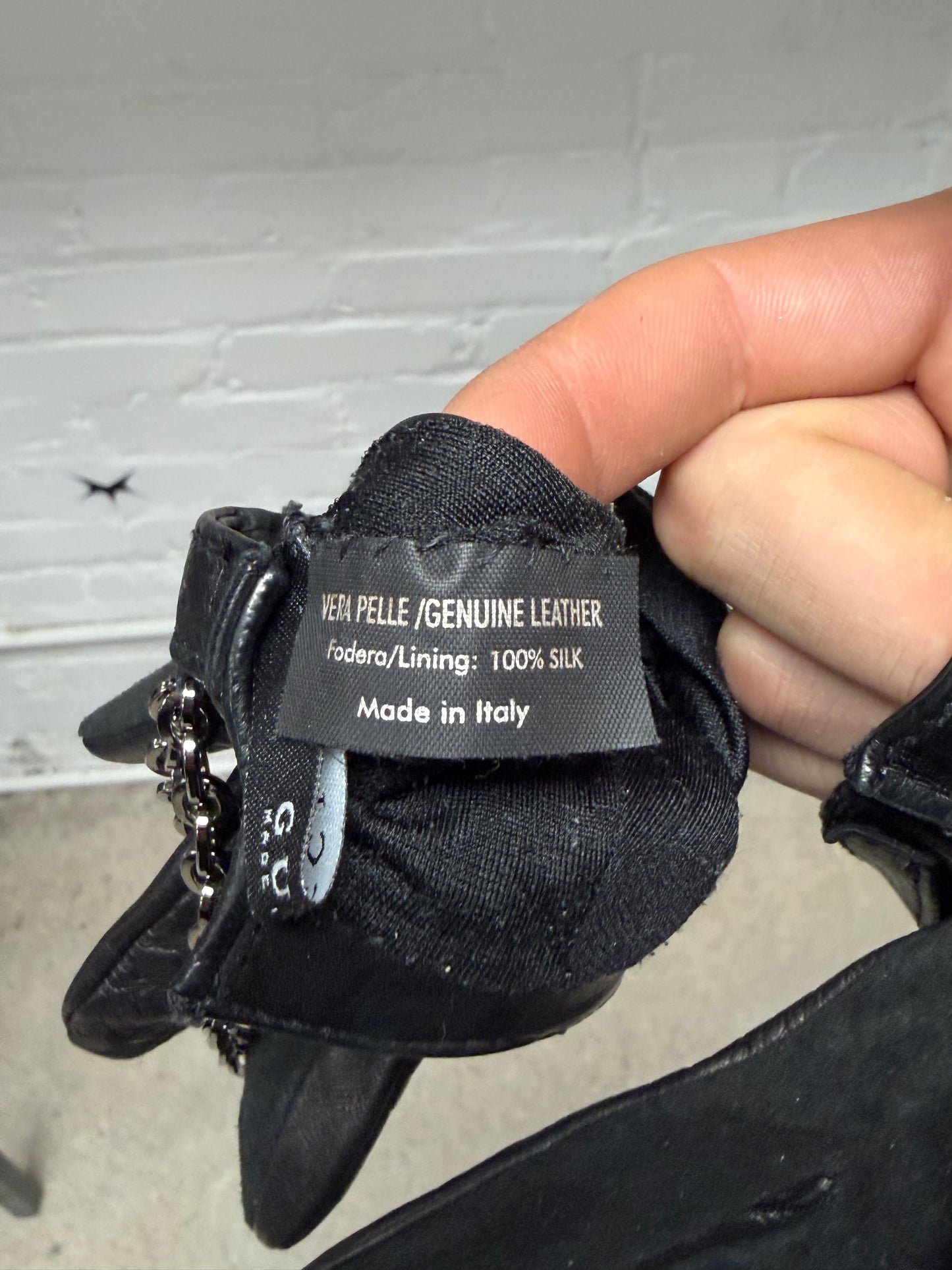 2005 Gucci by Frida Giannini ‘Chain Wristlet’ Black Suede Driver’s Gloves