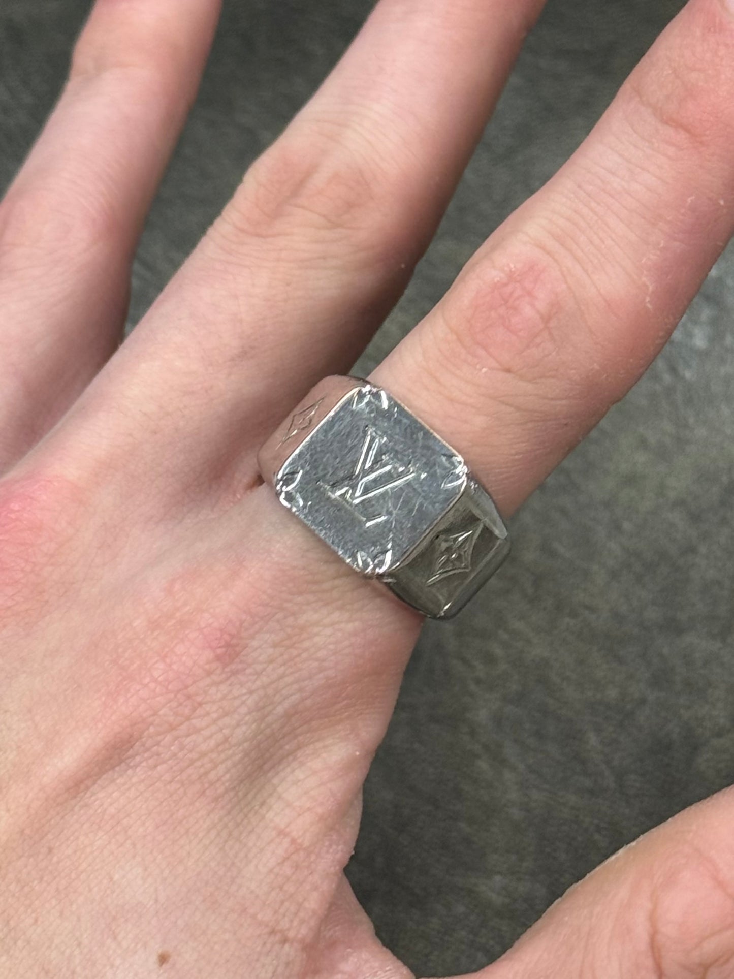 Louis Vuitton ‘Signet’ 925 Silver Logo Ring