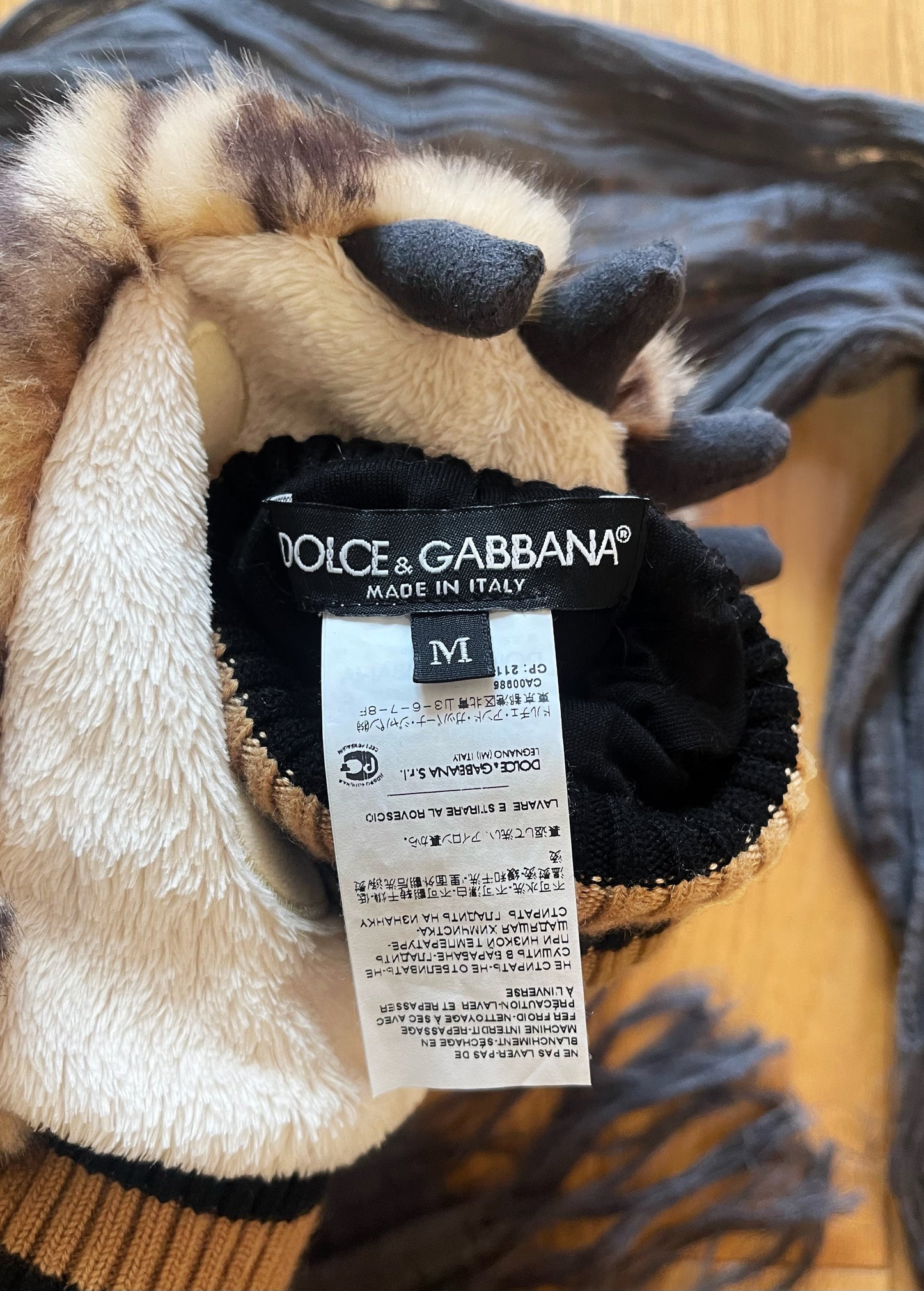 Spring Summer 2017 Dolce & Gabbana Leopard Paw Gloves
