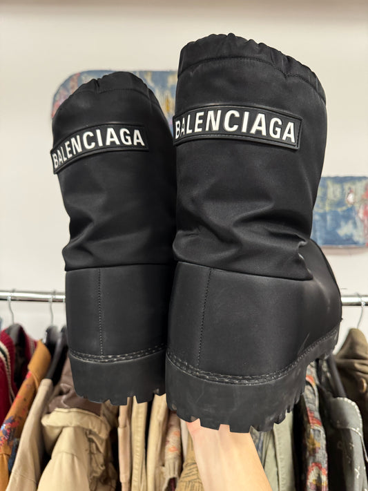 Balenciaga ‘Alaska’ Oversized Black Ski Boots