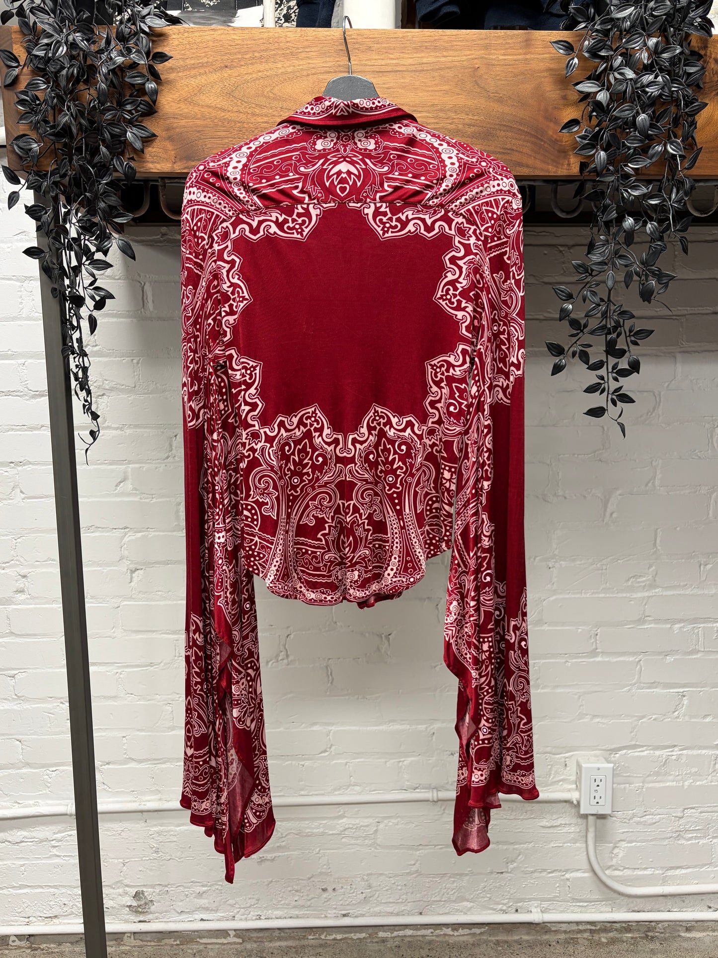 SS2004 Gucci by Tom Ford ‘Cruise’ Bell Sleeve Red Silk Paisley Button Up Shirt