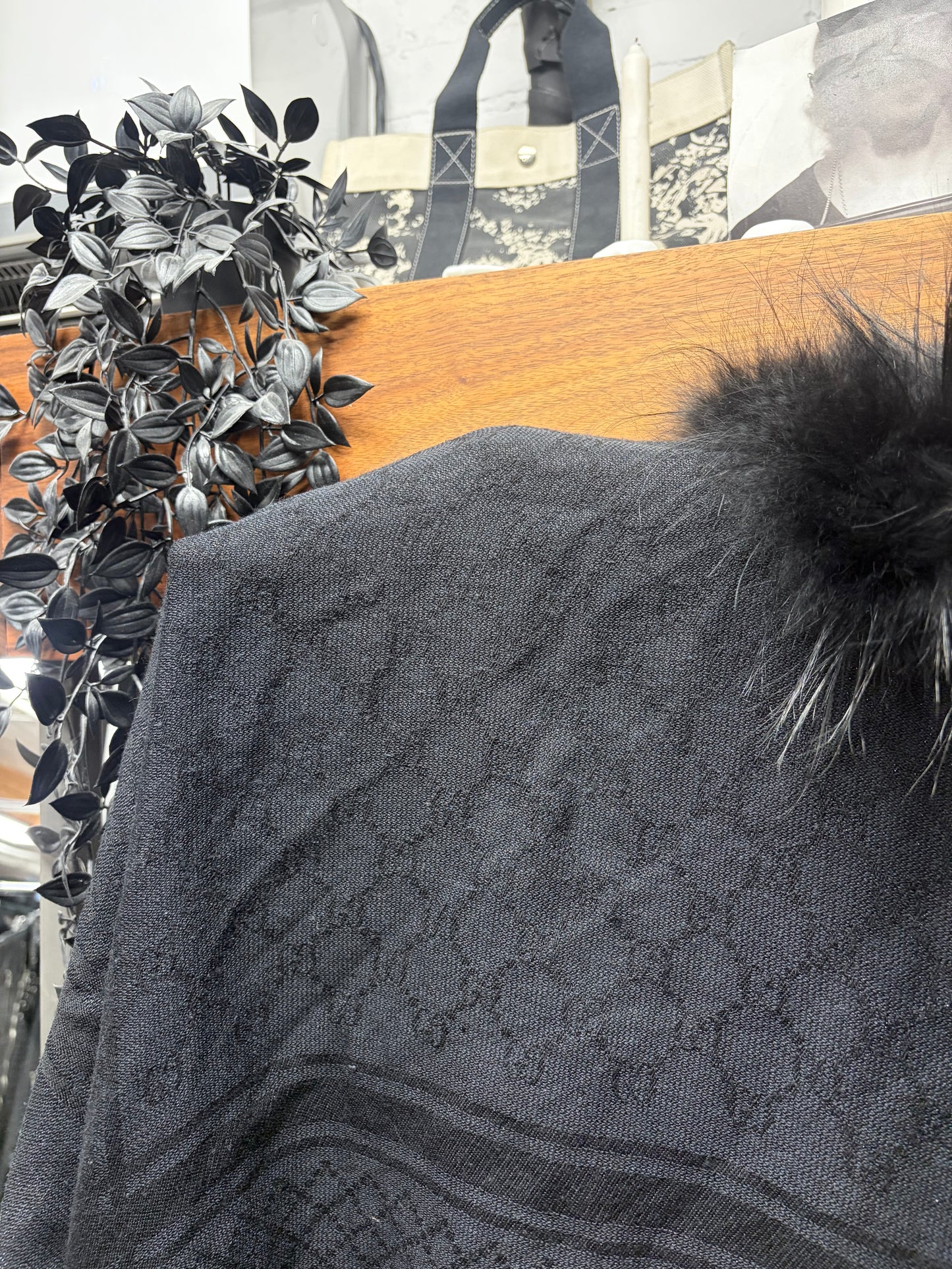 2000s Gucci Genuine Fox Fur Trim GG Monogram Black Scarf