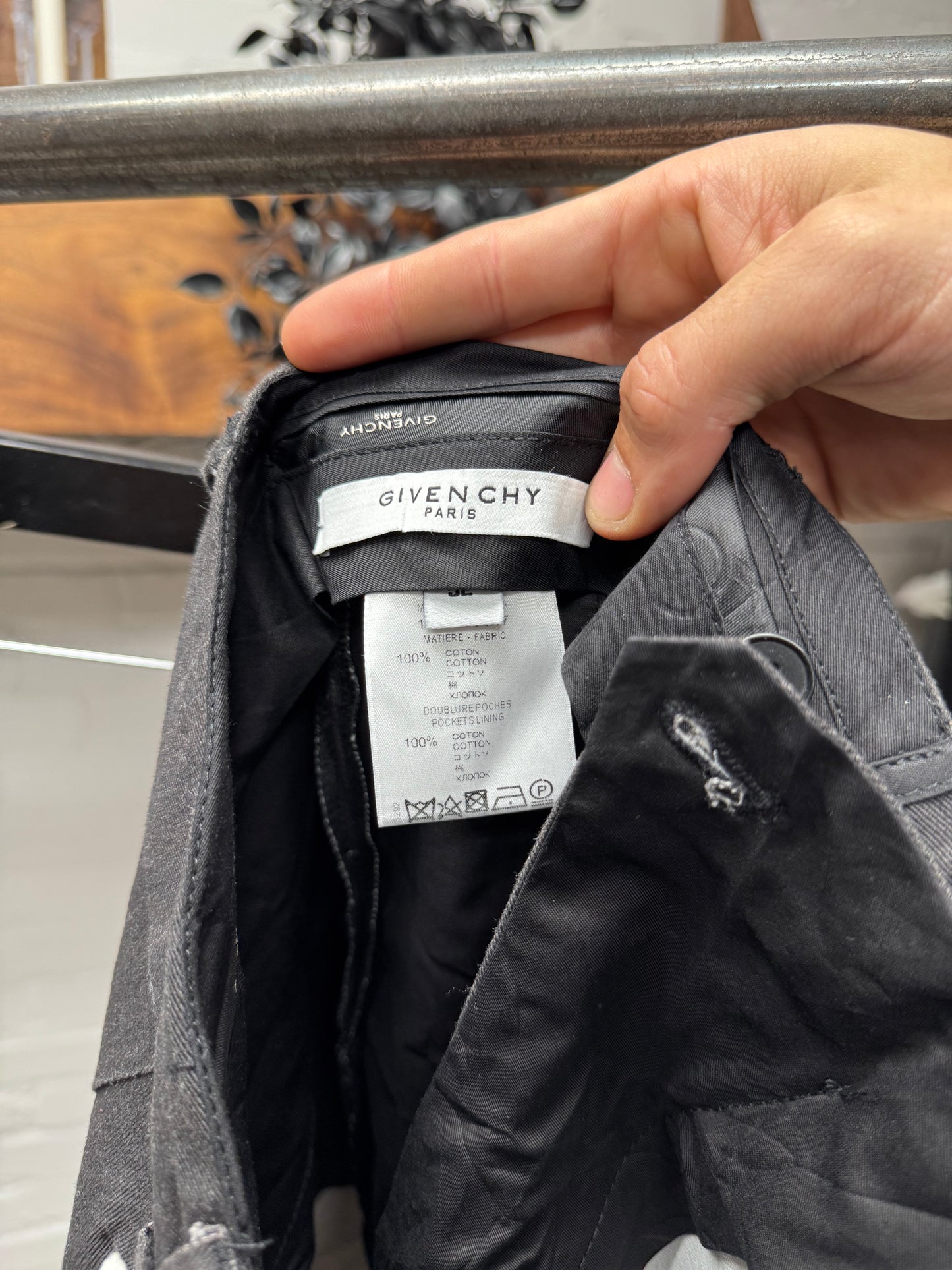 SS2016 Givenchy ‘Screaming Monkeys’ Baboon Print Pleated Shorts