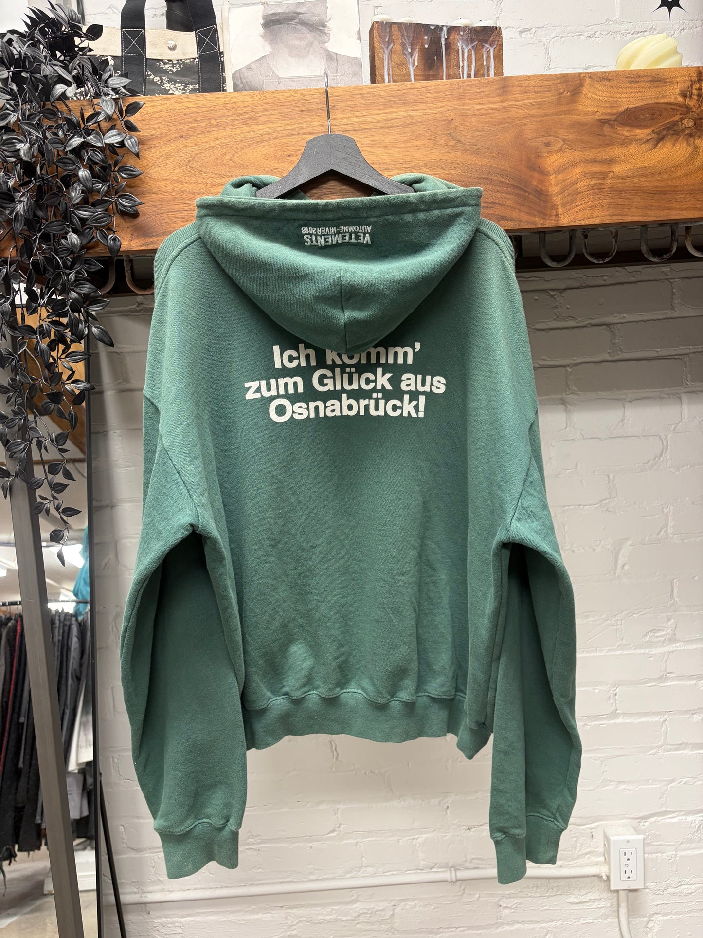 AW2018 Vetements ‘Tourist’ Green Slogan Pullover Hoodie