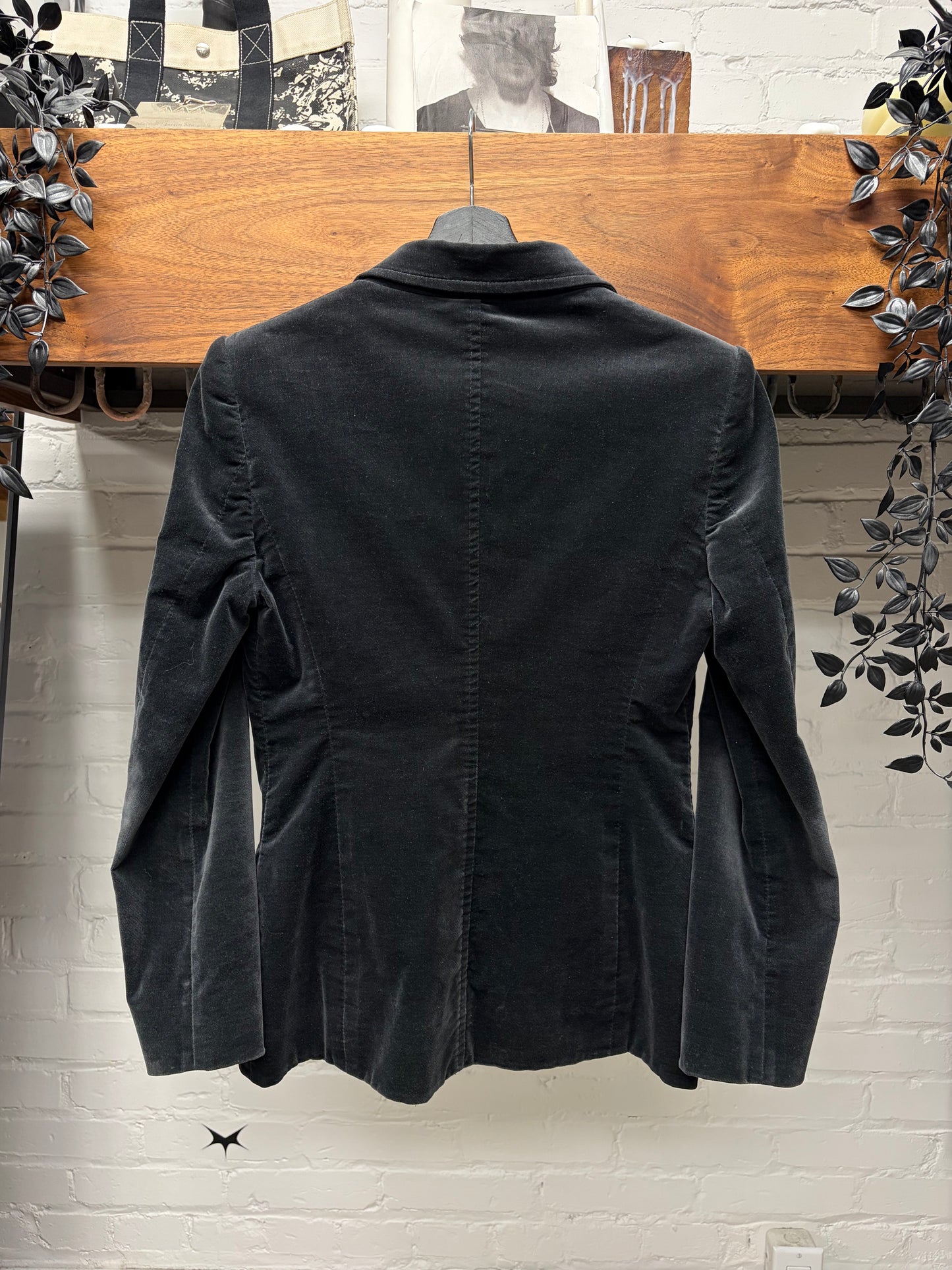 Vintage Gucci Tom Ford Black Velour Blazer with Sharp Lapel and Padded Shoulders