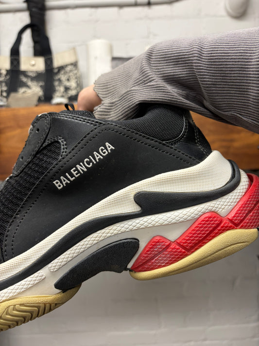Balenciaga OG Black/Red ‘Triple S’ Oversized Low Top Sneakers