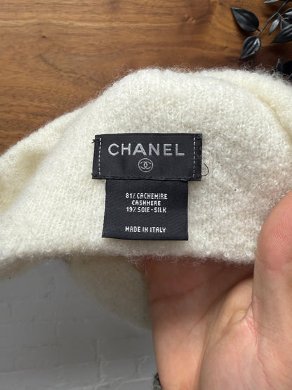 Chanel Silk/Cashmere ‘CC Interlock Logo’ White/Black Beanie