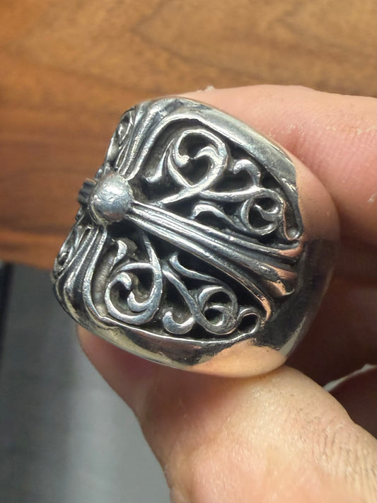 Chrome Hearts ‘Classic Oval Cross’ 925 Silver Ring