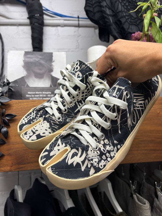 Maison Margiela ‘Graffiti’ Black/White Canvas ‘Tabi’ Low Top Sneakers