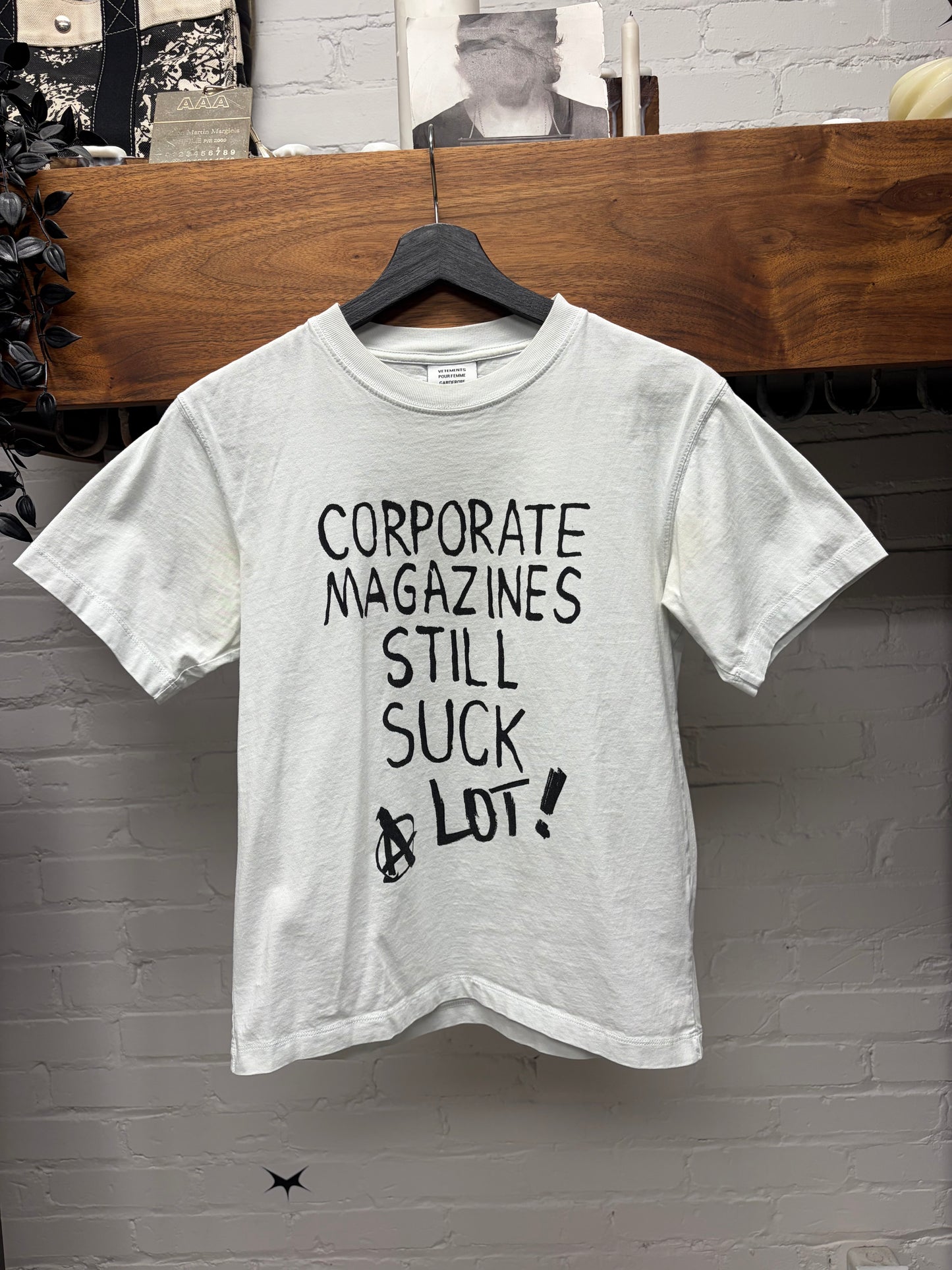 AW2020 Vetements ‘Corporate Magazines Suck’ Slogan T-Shirt