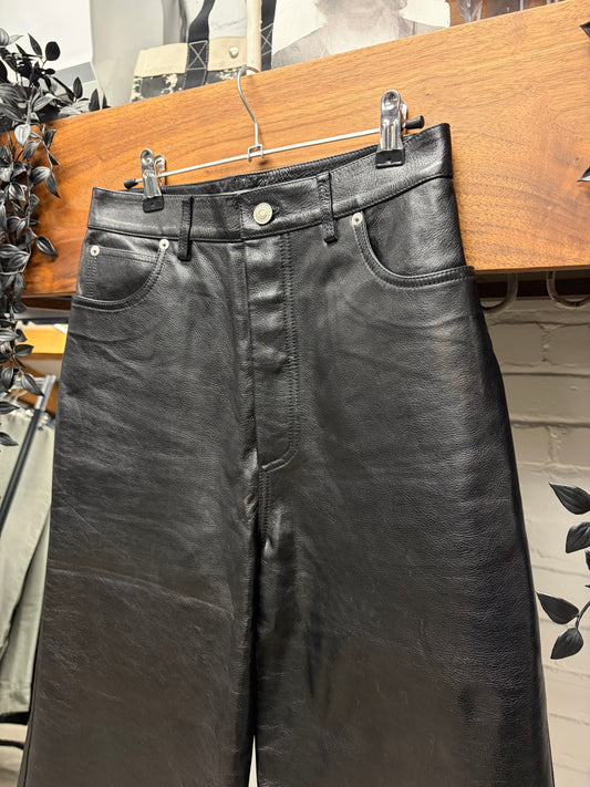 2018 Balenciaga Lambskin Leather Over the Knee Baggy 3/4 Length Shorts