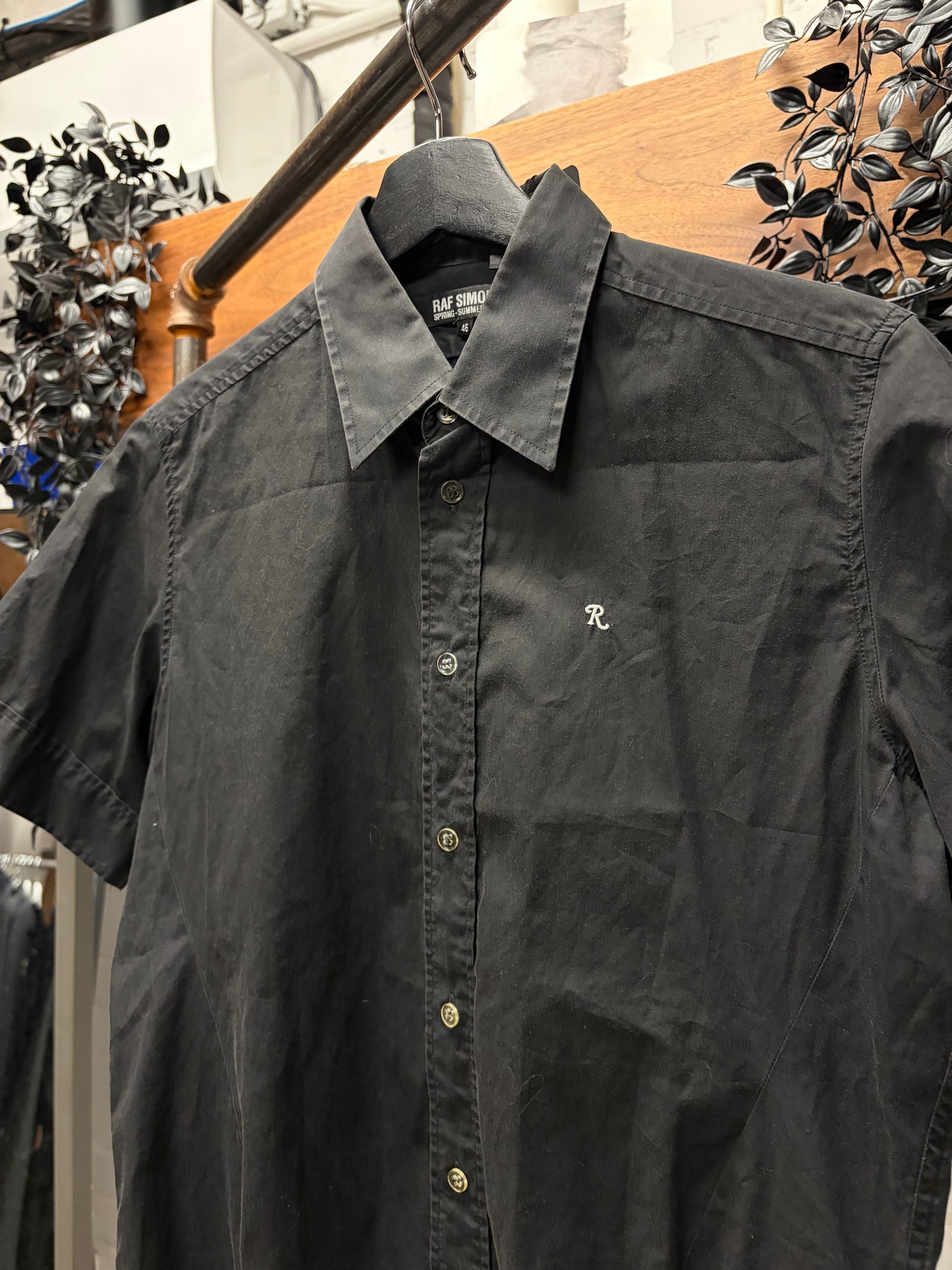 SS2005 Raf Simons Black Embroidered ‘R Logo’ Short Sleeve Collared Shirt