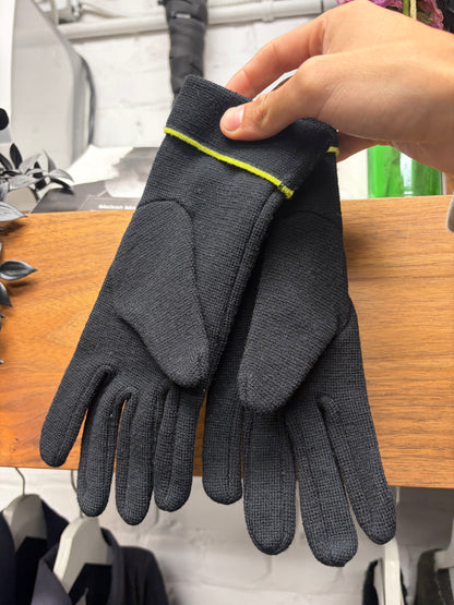 Chanel Sport Knit Gloves with Vinyl ‘CC’ Interlock Logo Patches