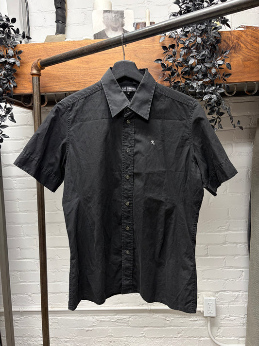 SS2005 Raf Simons Black Embroidered ‘R Logo’ Short Sleeve Collared Shirt