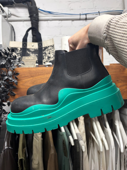 Bottega Veneta ‘Tire’ Boot Mid Cut Black Leather Chelsea Boots