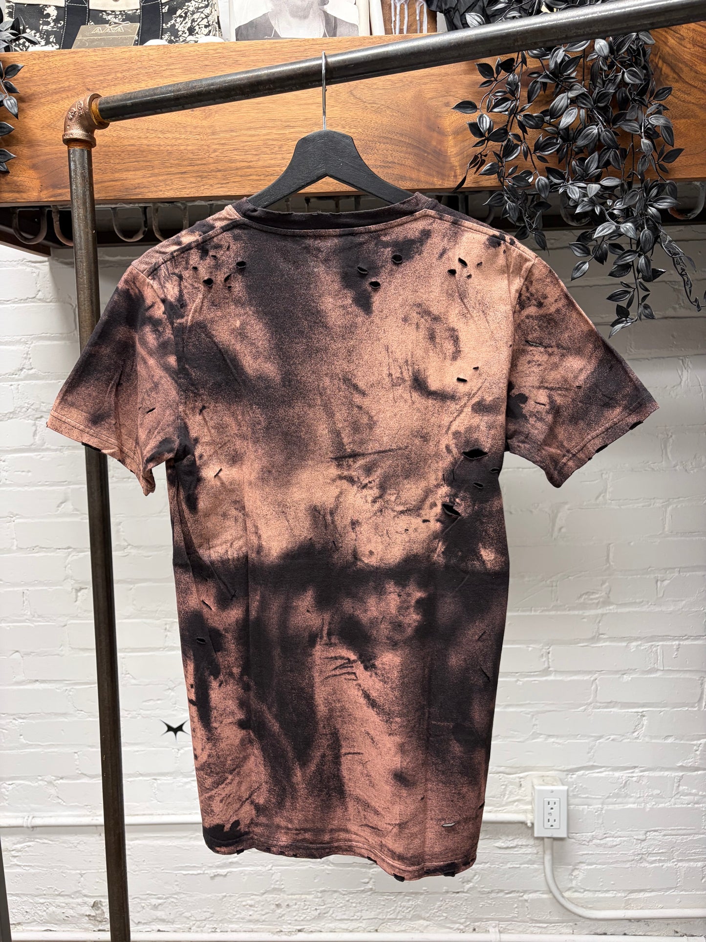 AW2017 Balmain Bleach Distressed ‘Tiger’ Metal Logo Graphic T-Shirt