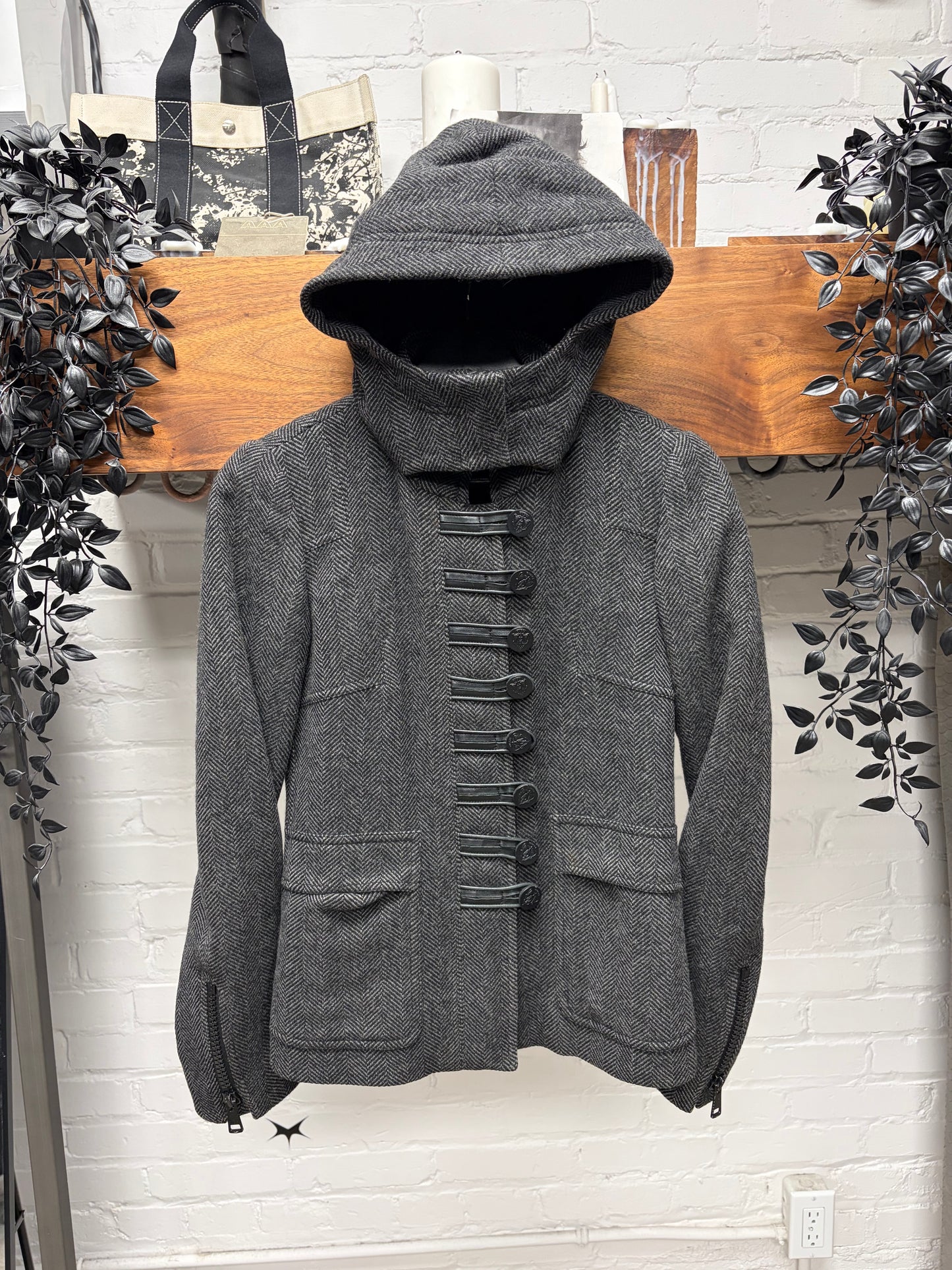 2006 Gucci by Frida Giannini Herringbone ‘Leather-Bound Closure’ Cropped Hooded Jacket