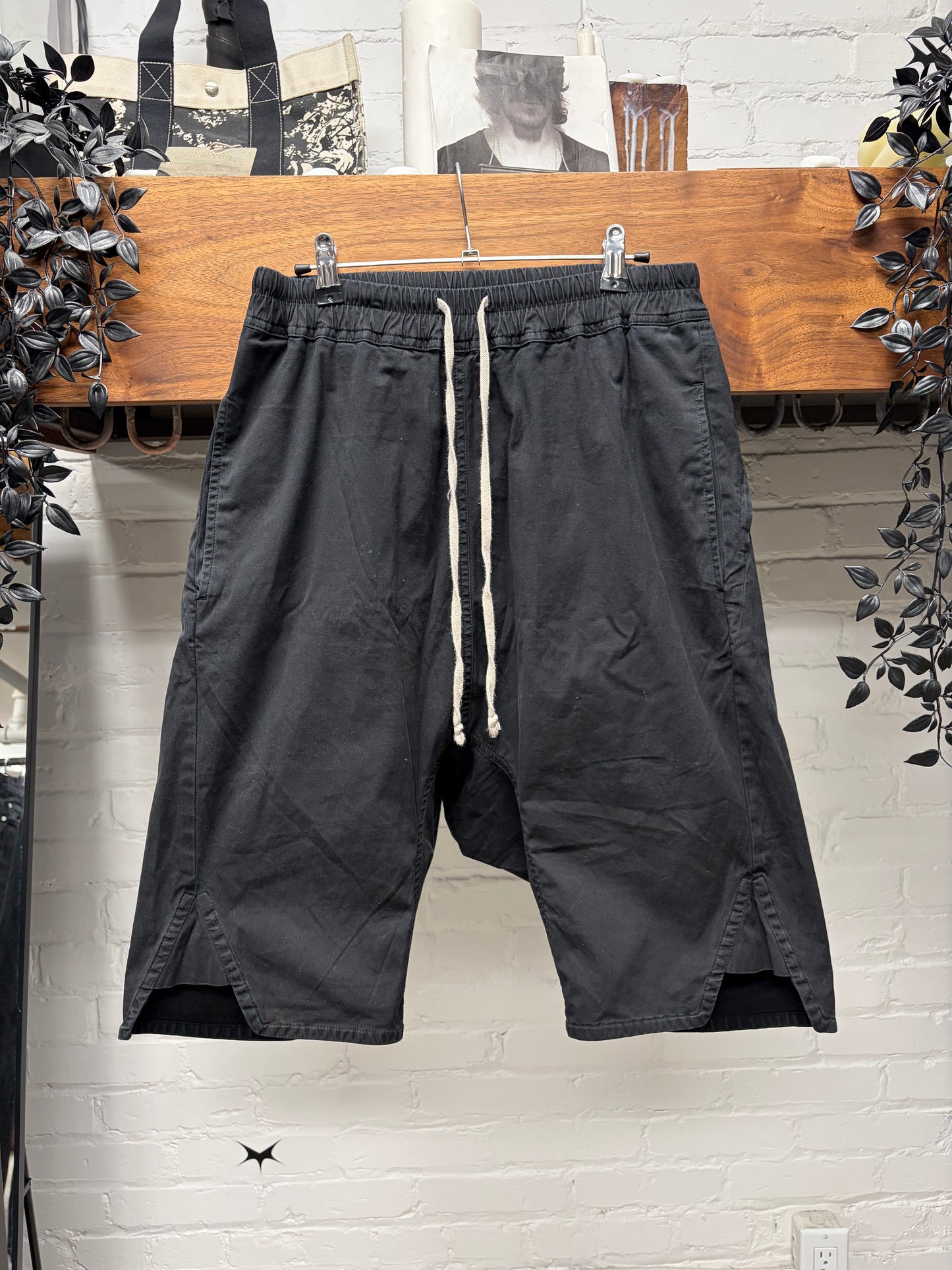 AW2016 Rick Owens ‘Mastadon’ Black Cotton Drawstring Drop Crotch ‘Pod’ Shorts