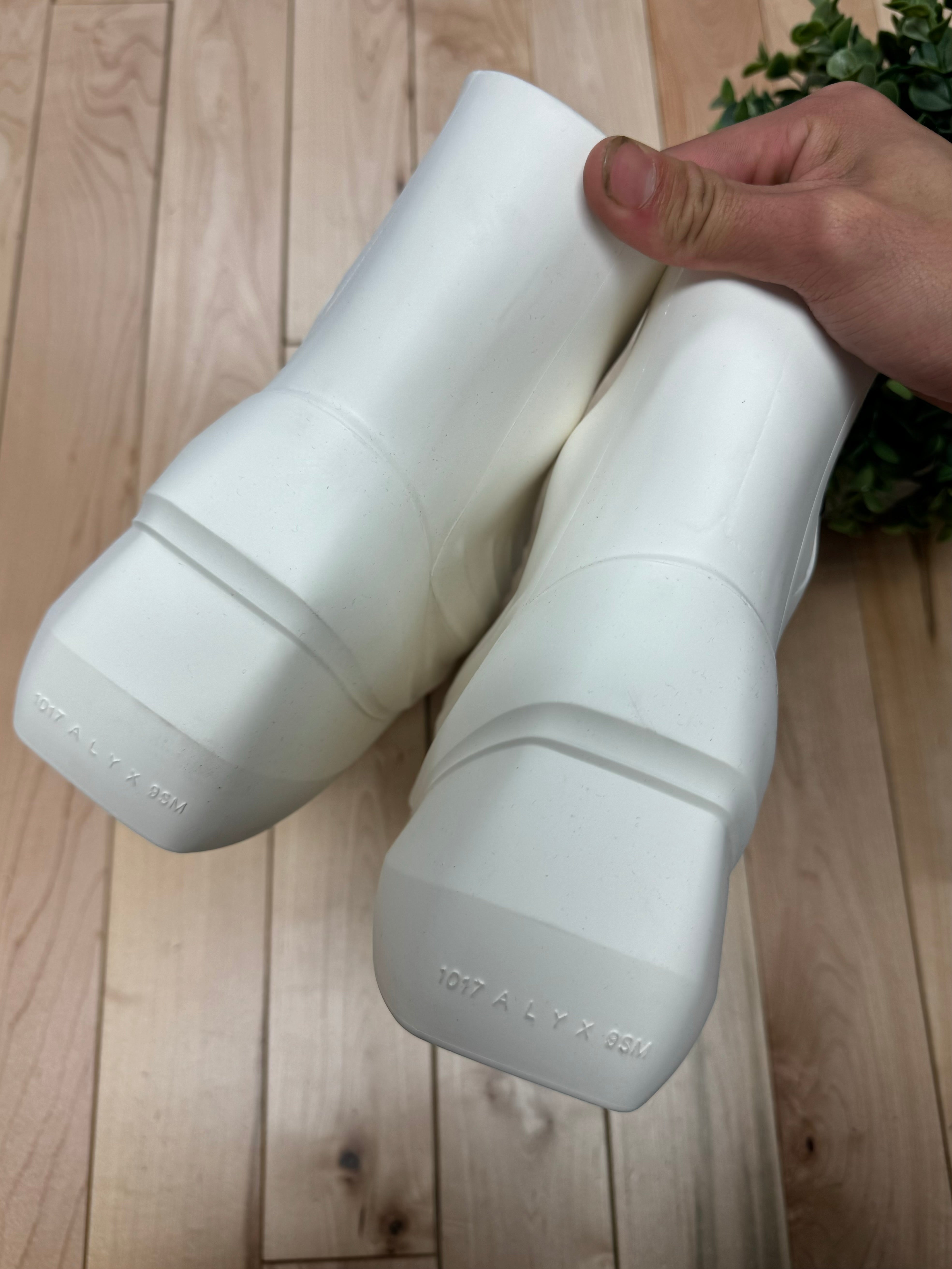 Alyx Studios White 'Mono' Cutout Boots – Alex Maxamenko