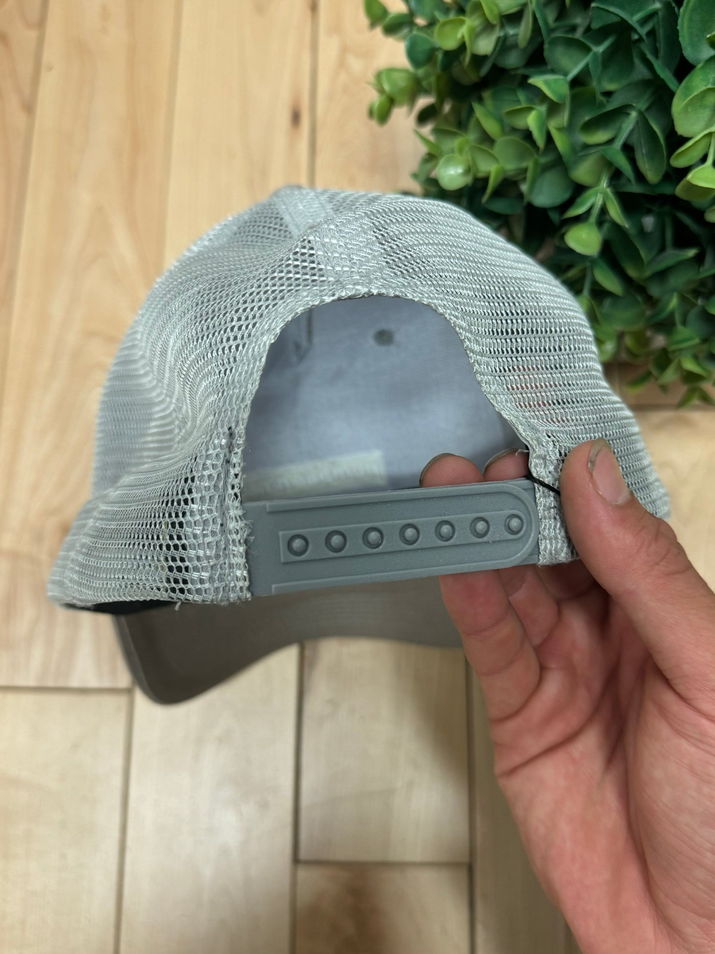 Number (N)ine Box Logo Mesh Trucker Hat