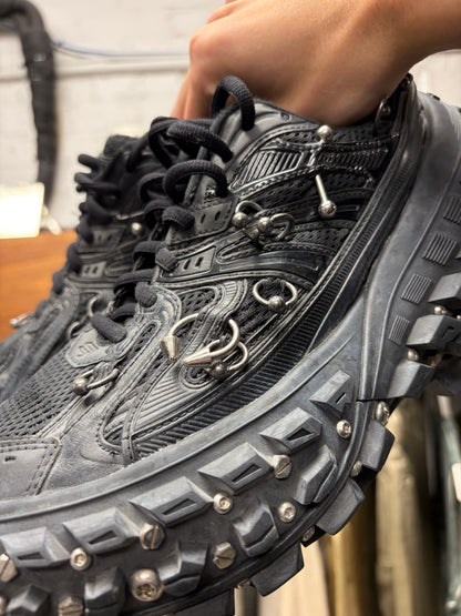 Balenciaga Piercing & Screws ‘Defender’ Tire Track Sole ‘Bounce’ Black Low Top Sneakers