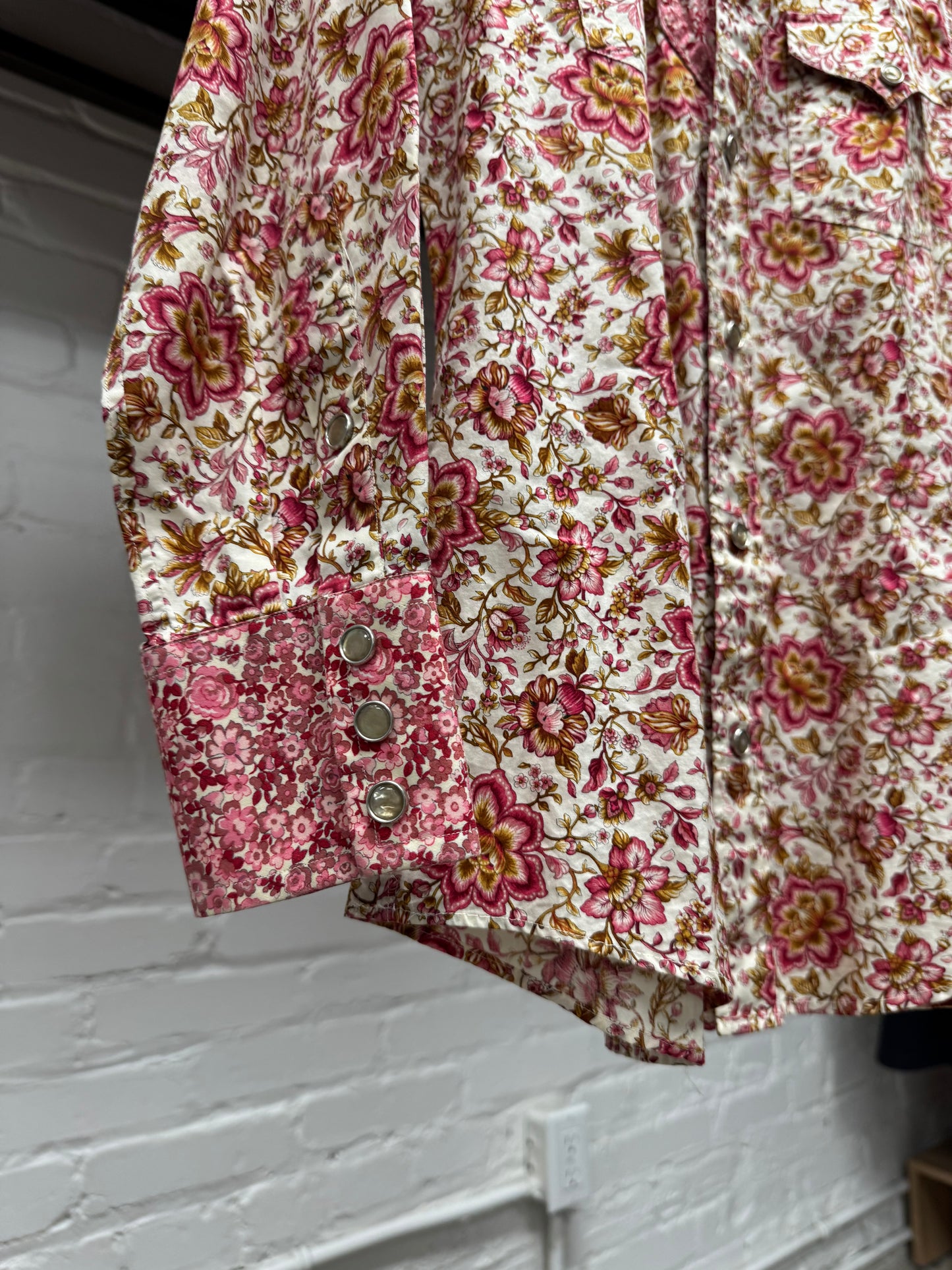 SS2003 Gucci by Tom Ford Pink ‘Western’ Pearl Button Snap Shirt