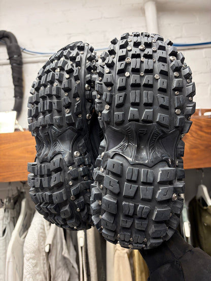 Balenciaga Piercing & Screws ‘Defender’ Tire Track Sole ‘Bounce’ Black Low Top Sneakers