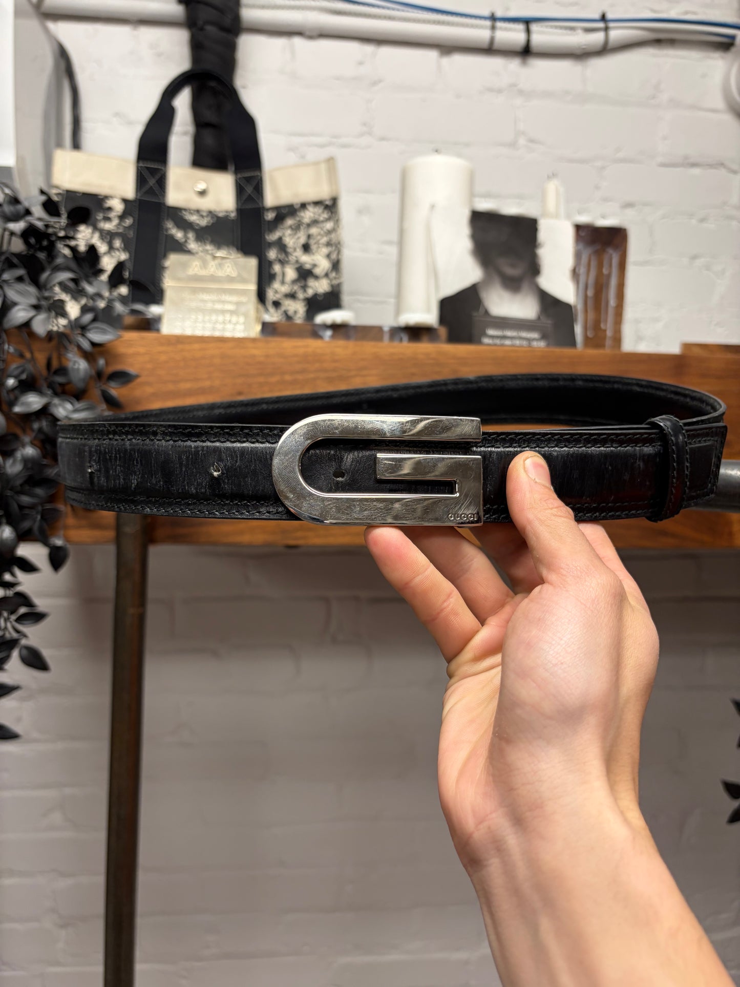 Vintage 2000s Gucci ‘Long G’ Silver Buckle Black Leather Belt