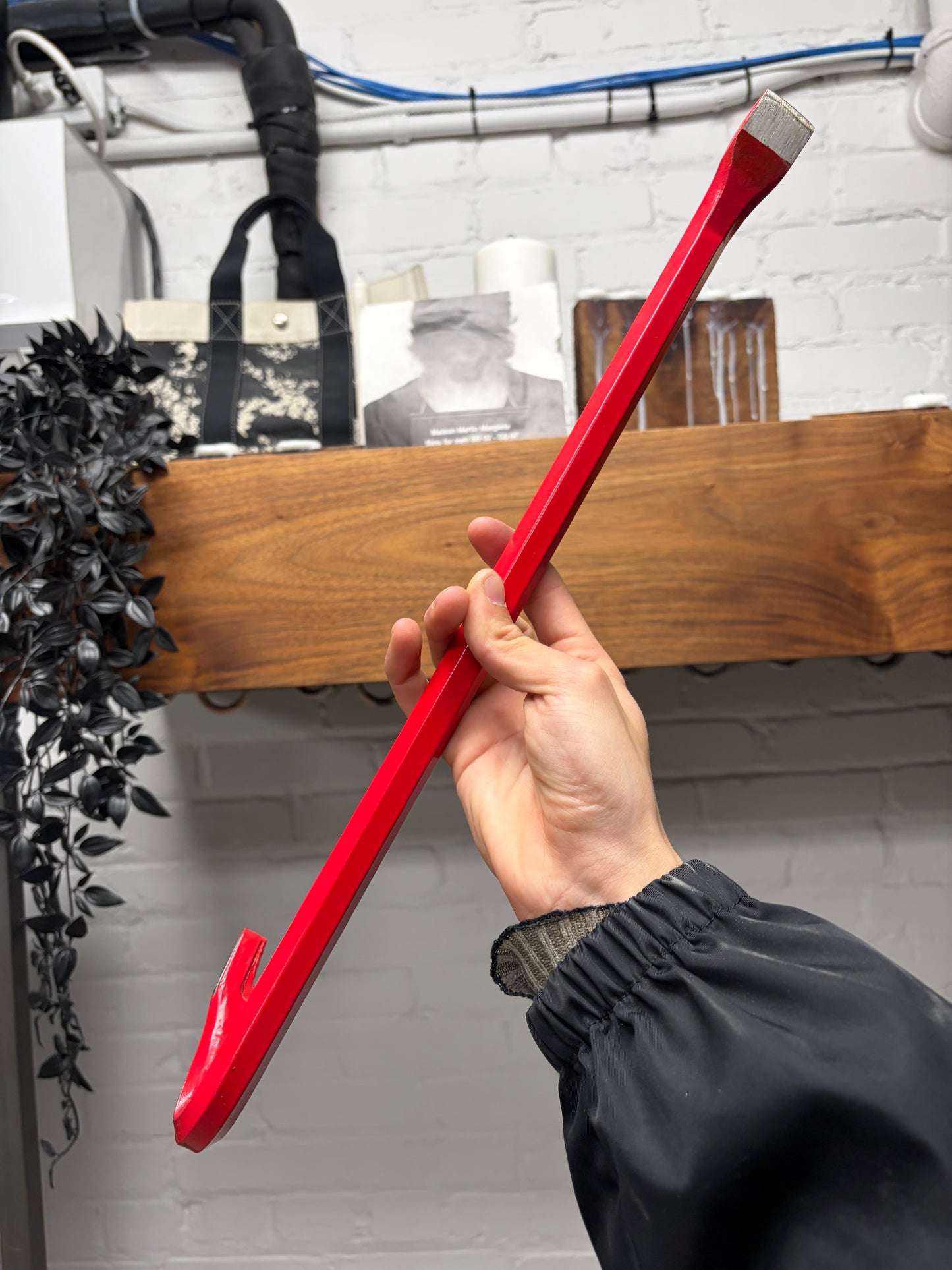 AW2015 Supreme Crowbar