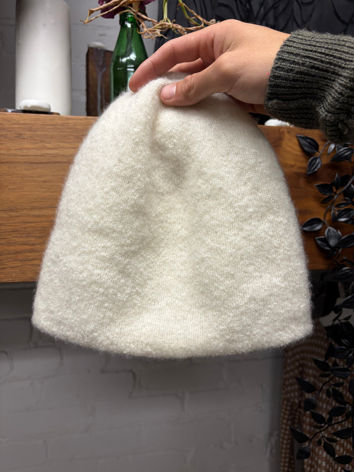 Chanel Silk/Cashmere ‘CC Interlock Logo’ White/Black Beanie