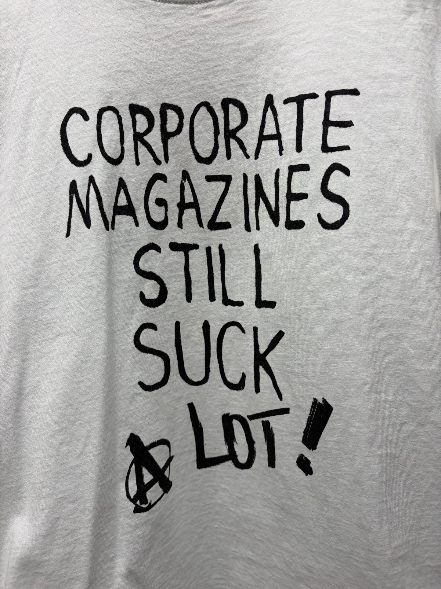 AW2020 Vetements ‘Corporate Magazines Suck’ Slogan T-Shirt
