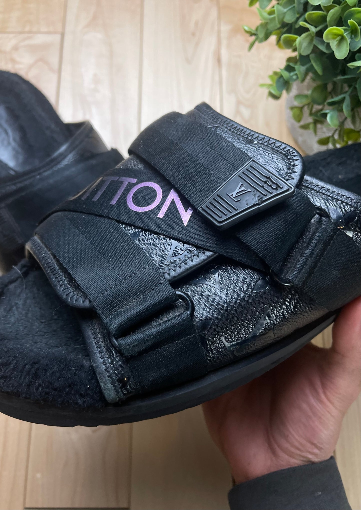 Louis Vuitton ‘Honolulu’ Black Monogram Strap Slides