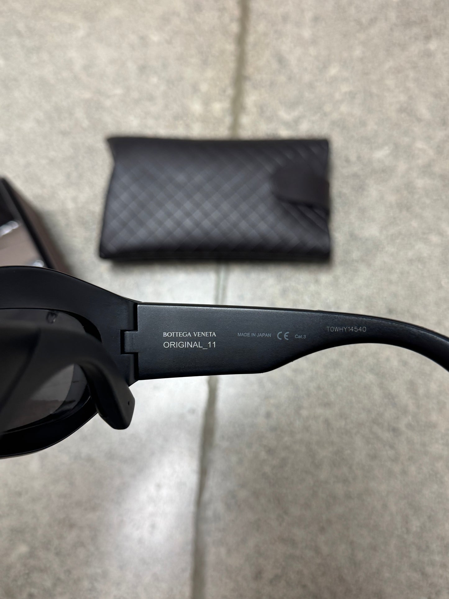 Bottega Veneta ‘Cyclone’ Black Oval Shape Sunglasses
