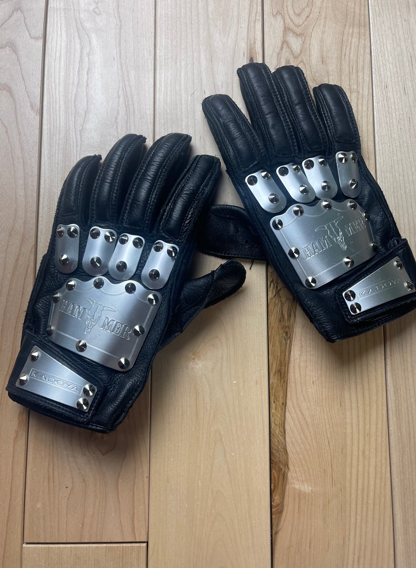 Kadoya ‘Hammer’ Armoured Calfskin Leather Gloves