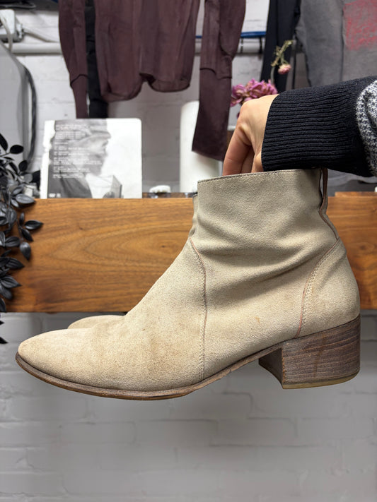 SS2005 Dior Homme Re-Edition Tan Suede Pointed Toe Chelsea
Boots